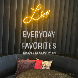 Cozy lounge with a glowing “Live” sign and text reading “Everyday Favorites – Things I Genuinely Use.”